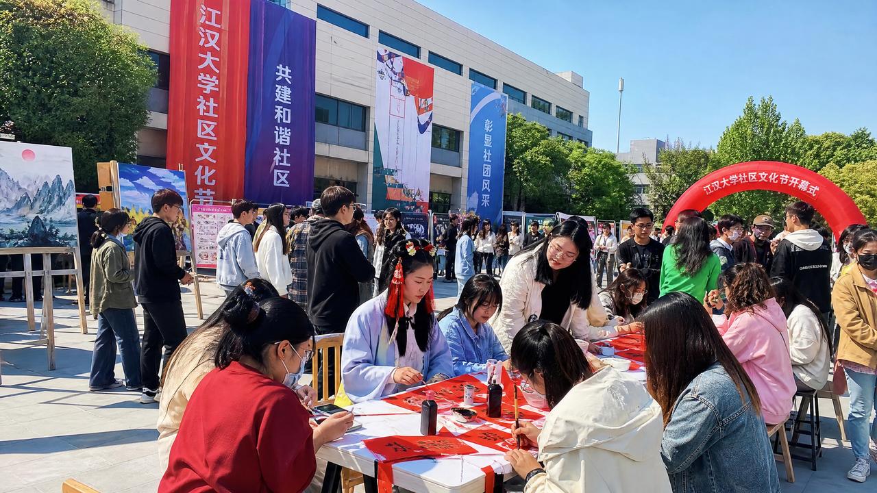 校园社团招新季